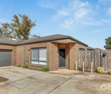 LOCATION - LIFESTYLE - LOW MAINTENANCE - Photo 2