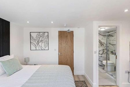 Garden City, Edgware, Middlesex, HA8 - Photo 3