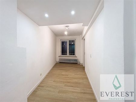 Près du centre ville! Bel appartement non meublé 2 CHAMBRES AVEC BALCON - Photo 2