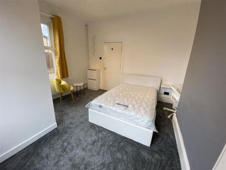 1 bedroom in a house share to rent - Photo 3