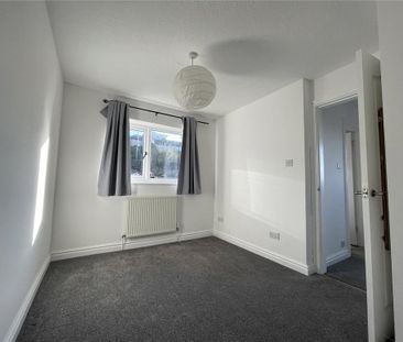 3 bedroom end of terrace house to rent - Photo 2