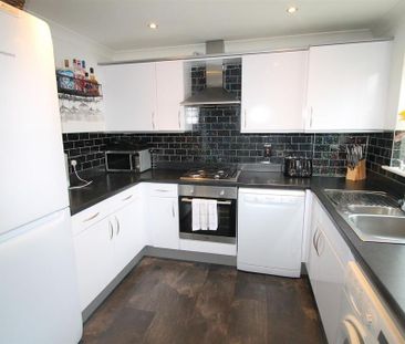 3 bedroom semi-detached house to rent - Photo 6