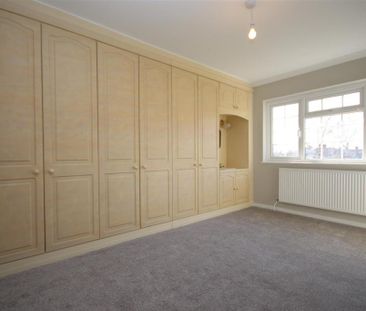 4 bedroom detached house to rent - Photo 3