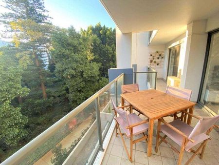 FULLY FURNISHED Live in 5 star resort luxury overlooking the trees and with city views - Photo 5