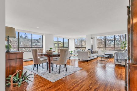 For Lease - 2900 Yonge Street, Toronto, Ontario - Photo 2