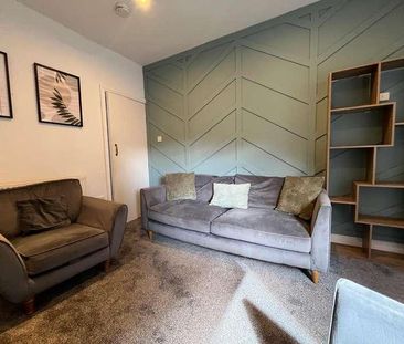 Stylish Bedroom House, LN1 - Photo 5