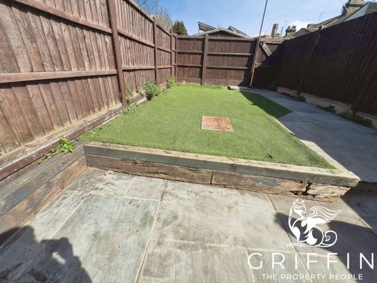 Hogg Lane, Grays, RM17 - Photo 1