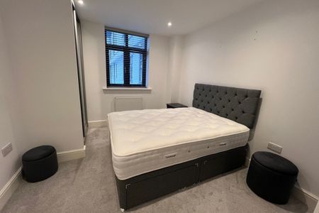 Sloane House - Photo 2