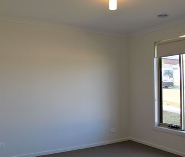 Comfortable Family Home in a Convenient Warragul Location - Photo 3