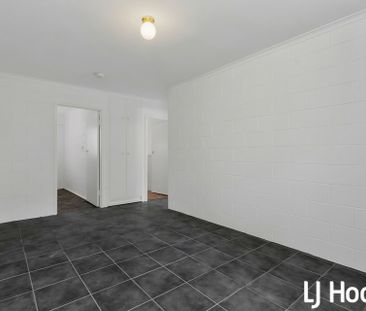 Freshly renovated unit - Photo 6