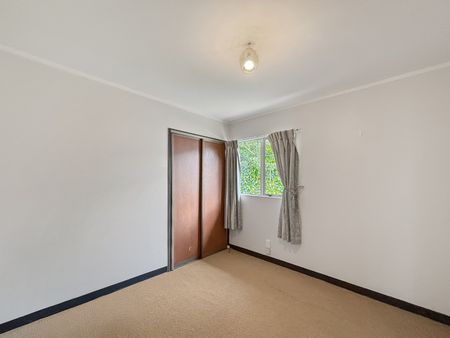 Welcome home to 2/145 Ohariu Road - Photo 4