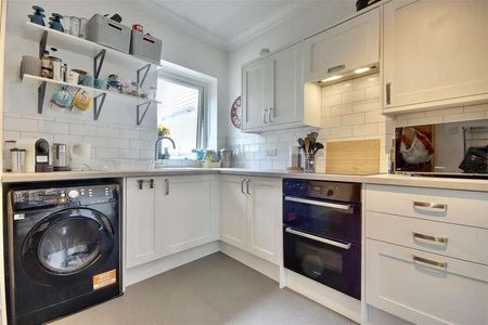 Chichester Road, Portsmouth, PO2 - Photo 2