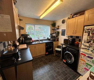 2 bedroom ground floor maisonette to rent - Photo 5