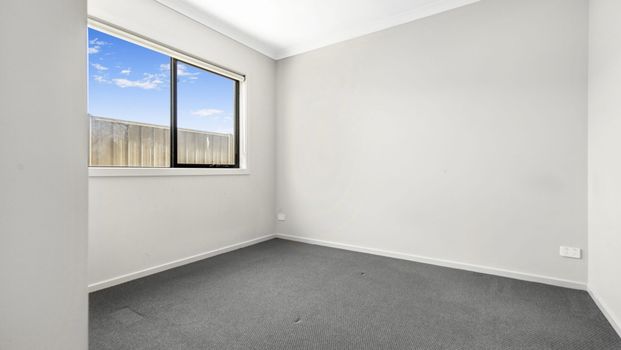 Beautiful family home in Wallan! - Photo 1