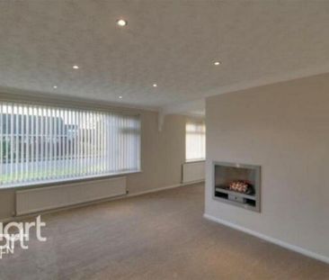 3 bedroom detached bungalow to rent - Photo 2