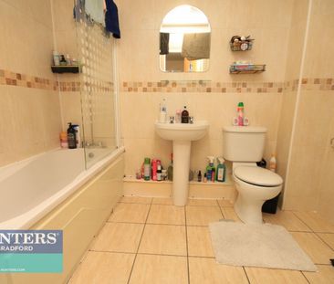 2 bedroom Flat To Let - Photo 4