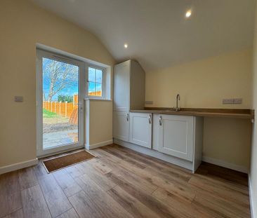 3 bedroom semi-detached house to rent - Photo 2