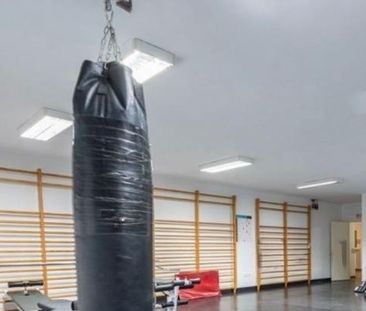 Luxury Apartment for rent in The Golden Mile, Spain - Photo 2