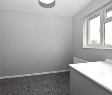 3 bedroom Bungalow To Let - Photo 3