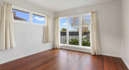 Prime Family Home in Fantastic Location – Wal... - Photo 5