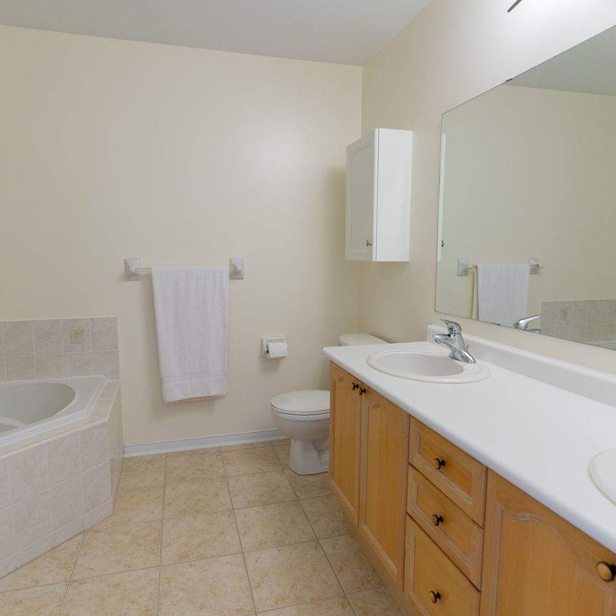 For Lease - 2151 Forest Gate Park, Oakville, Ontario - Photo 1