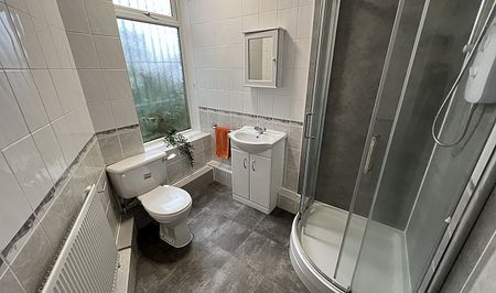 Fantastic Three Bedroom Property - Photo 5