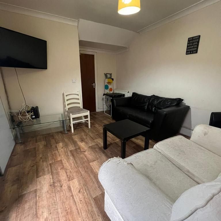 5 bedroom house to rent - Photo 1