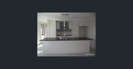 Stunning 3-bedroom, 2-bathroom residence - Photo 5