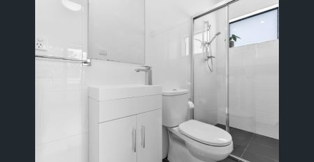 Rare find - Stylish first-floor apartment with leafy views - Photo 2