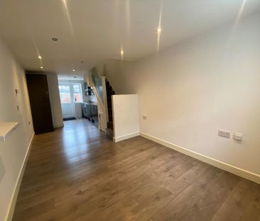 2 bedroom end of terrace house to rent - Photo 2