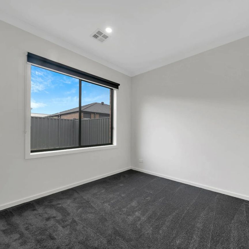 Elegant Family Living in a Prime Wollert Location - Photo 1