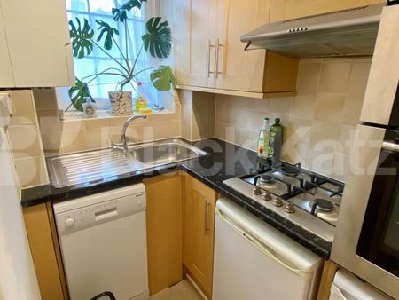 Bright and airy, tastefully decorated & superbly located in SE1 - Photo 4