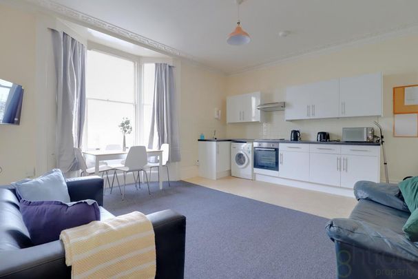 1 bedroom in a house share to rent - Photo 1