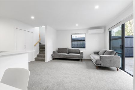 Recently renovated studio units just a short walk away from the Grey Street Shops and Cafes. - Photo 3
