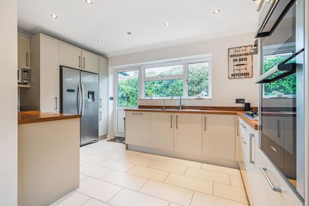 3 bedroom bungalow - detached - Photo 3