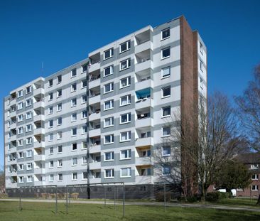 3-Zi.-Wohnung im 4. Obergeschoss mit Aufzug, Balkon und Badewanne i... - Foto 1