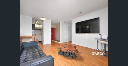 Executive Living in the Heart of Ashgrove - 6 Months Only - Photo 2