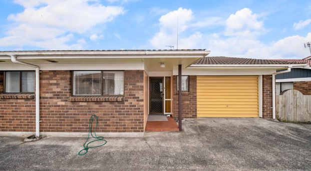Beautiful Family Home in Blockhouse Bay - Photo 1