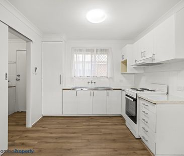 Easy to maintain in Wilsonton Heights - Photo 3