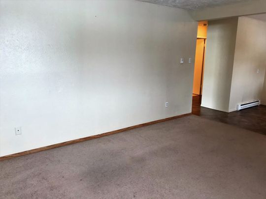 Grey Manor – 1 Bedroom - Photo 1