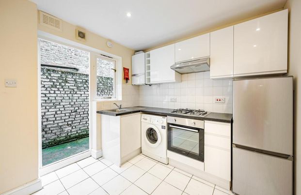 3 bedroom flat to rent - Photo 1