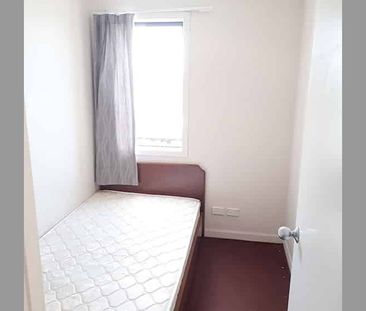 Apartment with a View! - Photo 2