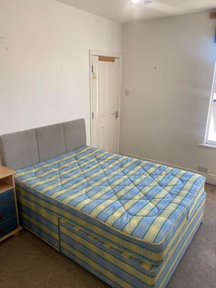 Room in a Shared House, Luckwell Road, BS3 - Photo 1