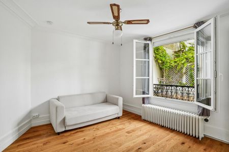 Location Appartement 2 pièces 40m² PARIS 8ème - Photo 2