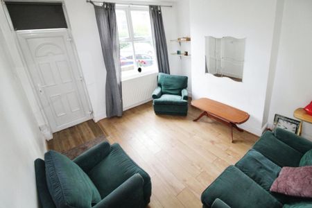 3 bedroom end of terrace house to rent - Photo 2