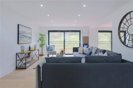 2 bedroom penthouse to rent - Photo 2