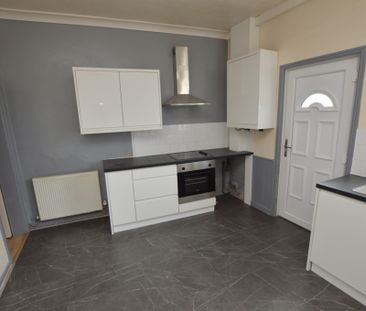 2 Bedroom Terraced House - Photo 2