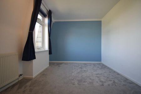 3 bedroom end of terrace house to rent - Photo 2