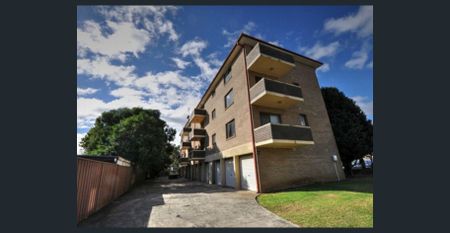 Two Bedroom in Prime Location! - Photo 3