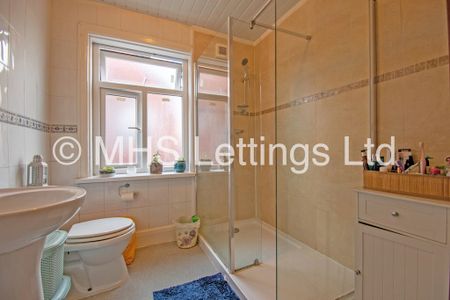 6 Bedroom Semi-Detached House for rent in St. Michaels Lane - Photo 3